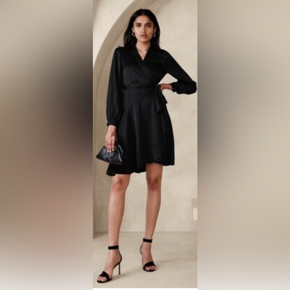 NWT-Banana Republic BLACK Belicia Satin Wrap Dress, Medium - Picture 1 of 1